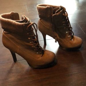 Taupe heel boot